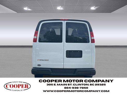 Used 2025 Chevrolet Express 3500 LS RWD image 4