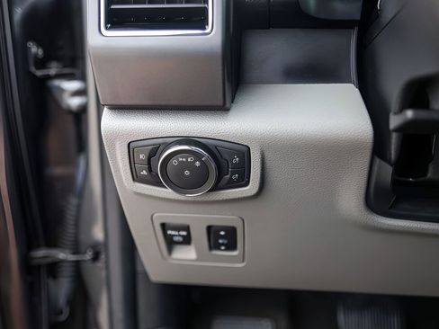 Used 2020 Ford F150 XLT w/ Equipment Group 302A Luxury AWD/4WD image 18