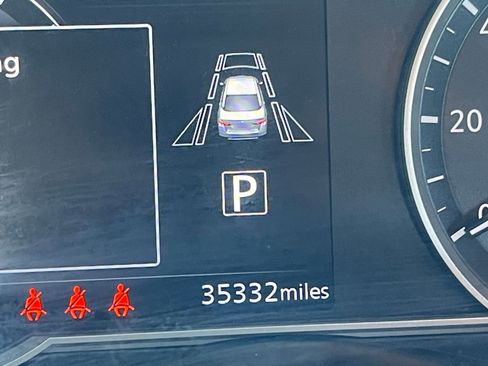 Used 2025 Nissan Versa SV image 38