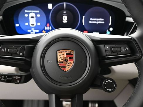 Certified 2025 Porsche Macan 4S Electric AWD/4WD image 20