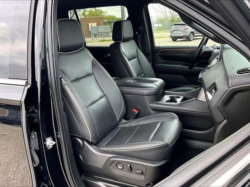 Used 2024 Chevrolet Suburban Premier AWD/4WD image 10