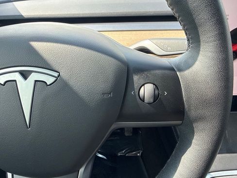 Used 2021 Tesla Model Y Long Range AWD/4WD image 17