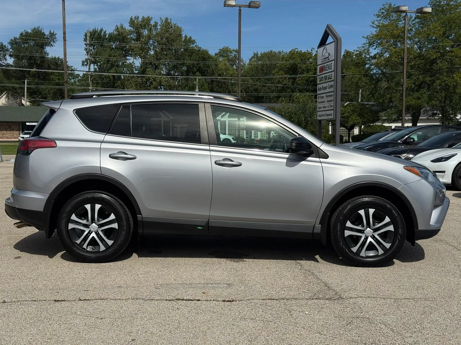 Used 2017 Toyota RAV4 LE w/ All Weather Liner Package AWD/4WD image 8