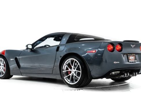 Used 2013 Chevrolet Corvette Z06 w/ 2LZ Preferred Equipment Group RWD image 10