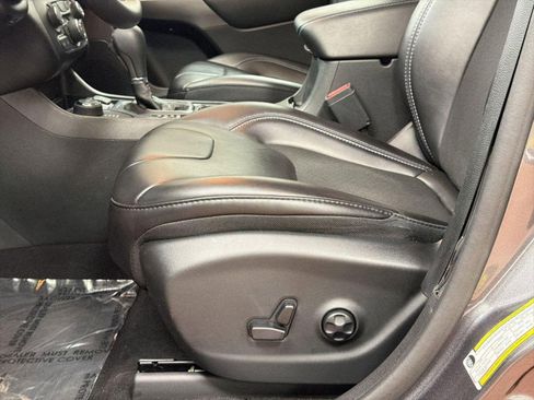 Used 2019 Jeep Cherokee Latitude Plus image 14