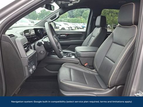 Used 2025 Chevrolet Suburban Premier AWD/4WD image 2