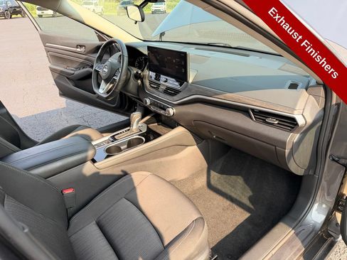 Used 2023 Nissan Altima 2.5 SV w/ SV Premium Package FWD image 32