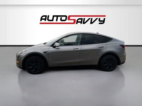 Used 2024 Tesla Model Y Long Range RWD image 4