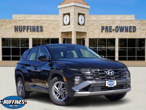 Certified 2025 Hyundai Tucson SE image 1