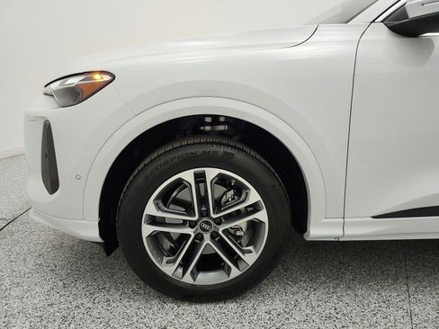 Used 2025 Audi Q5 Premium w/ Convenience Package AWD/4WD image 18