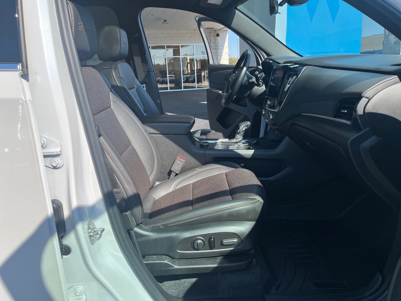 Used 2023 Chevrolet Traverse High Country AWD/4WD image 16