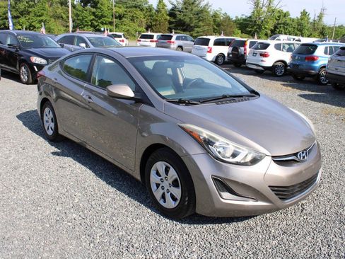 Used 2016 Hyundai Elantra SE FWD image 4