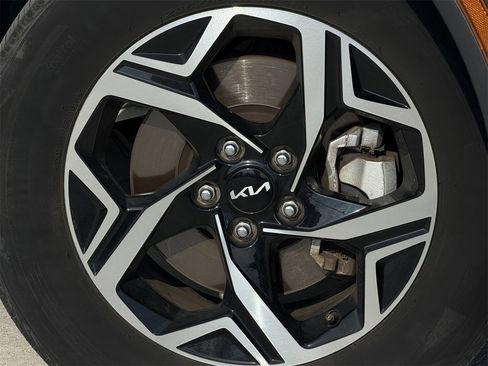 Used 2024 Kia Sportage LX image 9