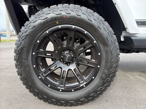 Used 2017 Jeep Wrangler Unlimited Sahara w/ Dual Top Group image 15