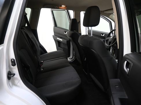 Used 2011 Mitsubishi Endeavor LS AWD/4WD image 11
