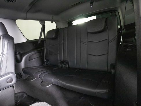 Used 2019 Cadillac Escalade ESV Luxury image 11