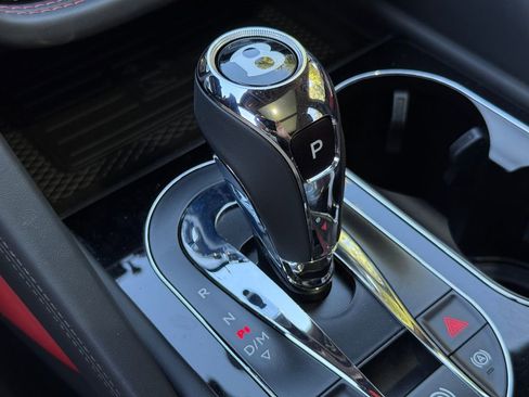 Used 2024 Bentley Bentayga image 25