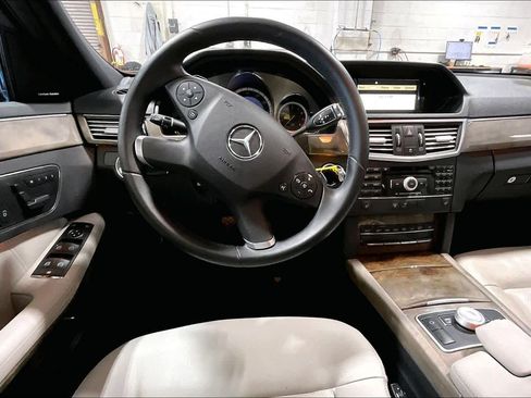 Used 2010 Mercedes-Benz E 350 4MATIC Sedan image 6