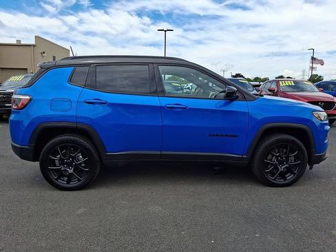 Used 2023 Jeep Compass Latitude w/ Sun and Sound Group AWD/4WD image 7