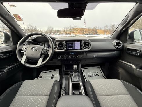 Used 2023 Toyota Tacoma TRD Off-Road image 2