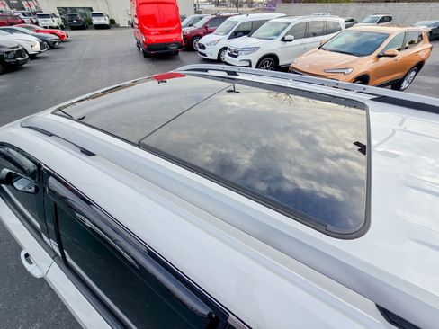 Used 2022 GMC Terrain SLT w/ Infotainment Package II image 37