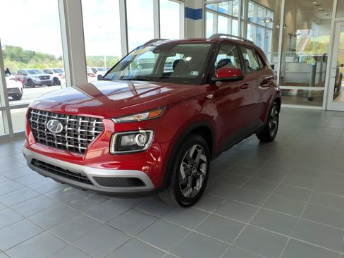 Certified 2025 Hyundai Venue SEL FWD image 7