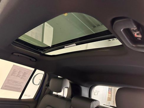 Used 2024 Mercedes-Benz GLB 250 4MATIC image 28