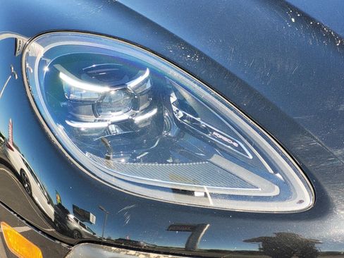Used 2024 Porsche Macan AWD/4WD image 11