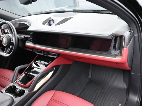 Certified 2025 Porsche Cayenne S AWD/4WD image 33