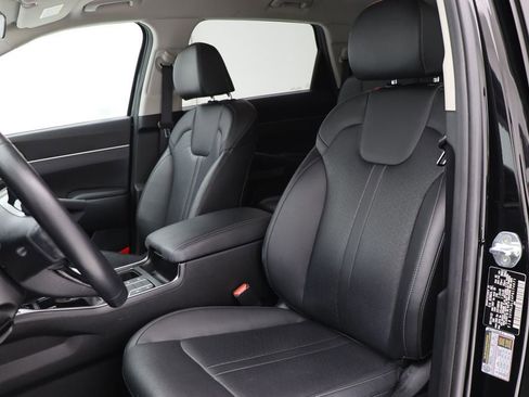 Used 2023 Kia Sorento S image 16