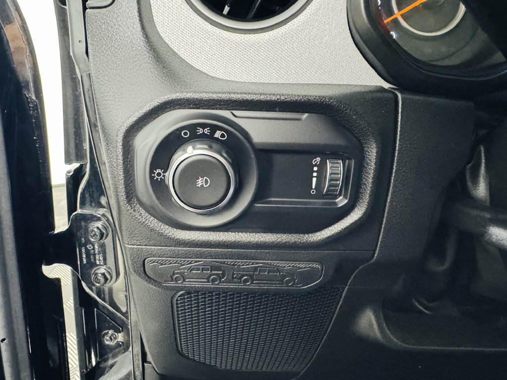 Used 2026 Jeep Wrangler Sport AWD/4WD image 9