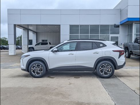 New 2026 Chevrolet Trax LT w/ Sunroof Package FWD image 9