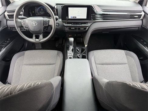 Used 2025 Toyota Camry LE image 11
