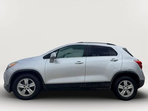 Used 2018 Chevrolet Trax LT w/ LT Convenience Package FWD image 24