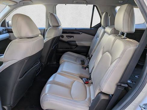 Used 2025 Honda Pilot EX-L image 19