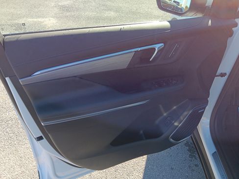 New 2026 Buick Enclave Preferred w/ LPO, Floor Liner Package image 8