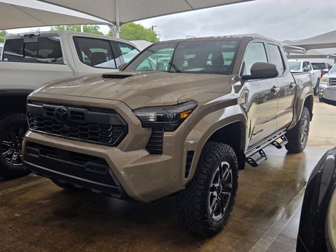 Used 2026 Toyota Tacoma TRD Sport AWD/4WD image 3