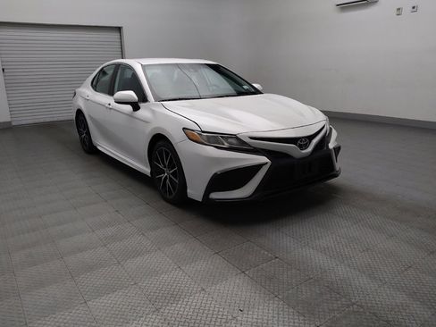 Used 2021 Toyota Camry SE FWD image 13