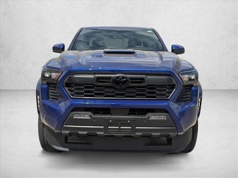 Used 2025 Toyota Tacoma TRD Sport image 2