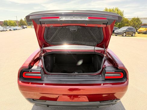 Used 2019 Dodge Challenger SXT w/ Driver Convenience Group RWD image 38