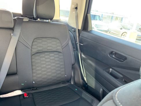 Used 2025 Nissan Pathfinder SV image 40