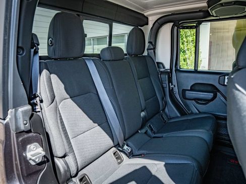 Used 2023 Jeep Gladiator Sport AWD/4WD image 44