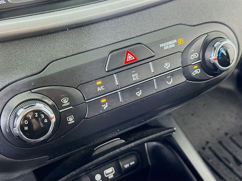 Used 2019 Kia Sorento FWD image 28
