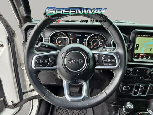 Used 2022 Jeep Wrangler Unlimited Sahara AWD/4WD image 23