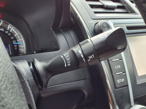 Used 2014 Toyota Camry SE FWD image 23