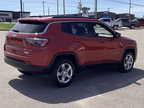 Used 2024 Jeep Compass Latitude AWD/4WD image 10