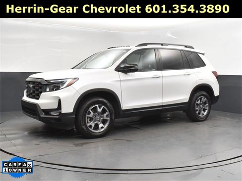 Used 2023 Honda Passport TrailSport image 3