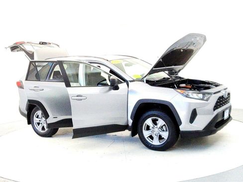 Certified 2022 Toyota RAV4 LE image 12