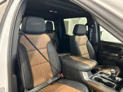 Used 2024 Chevrolet Silverado 1500 High Country w/ High Country Premium Package AWD/4WD image 38