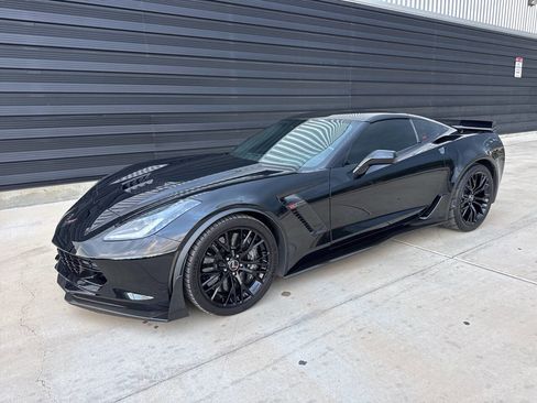 Used 2015 Chevrolet Corvette Z06 w/ 3LZ Preferred Equipment Group RWD image 4